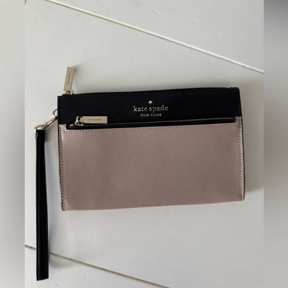 Used-Like New Kate Spade Black and Cream Wristlet Clutch w/Pocket Black & Tan
